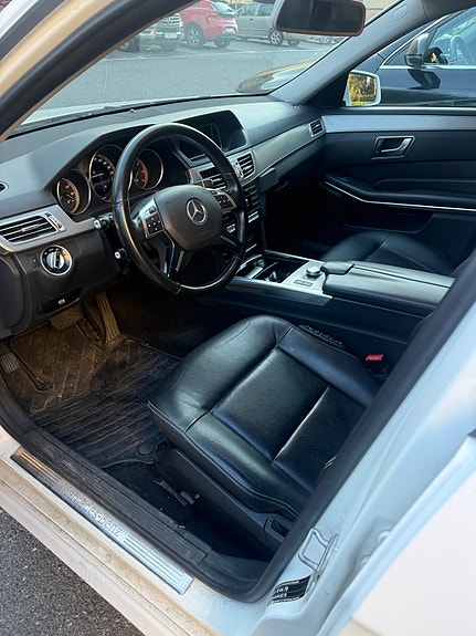 Mercedes-Benz E220 5 of 6