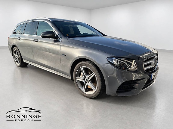 Mercedes-Benz E300 de 2 of 13