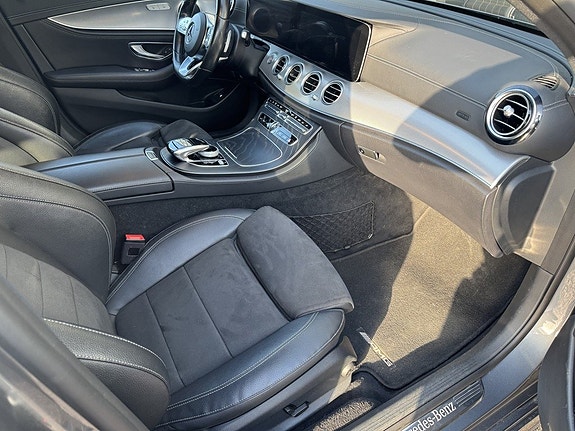 Mercedes-Benz E300 de 5 of 13