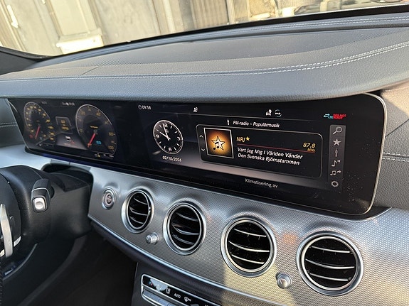 Mercedes-Benz E300 de 11 of 13