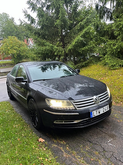 Volkswagen Phaeton 2 of 9
