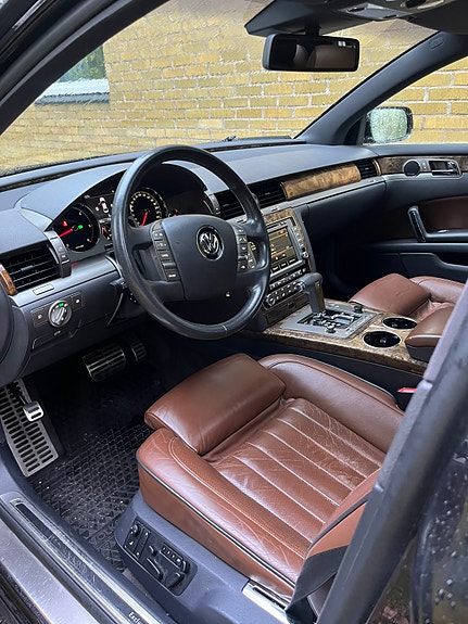 Volkswagen Phaeton 4 of 9
