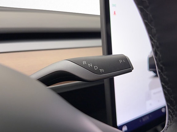 Tesla Model Y 19 of 30
