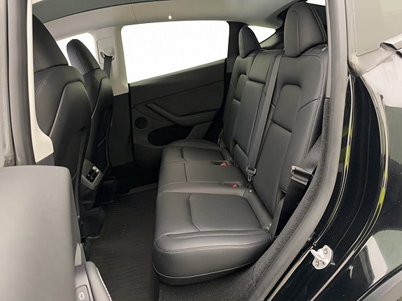 Tesla Model Y 30 of 30