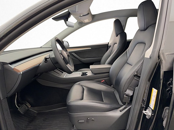 Tesla Model Y 13 of 30