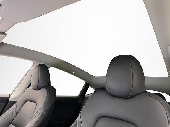 Tesla Model Y 14 of 30