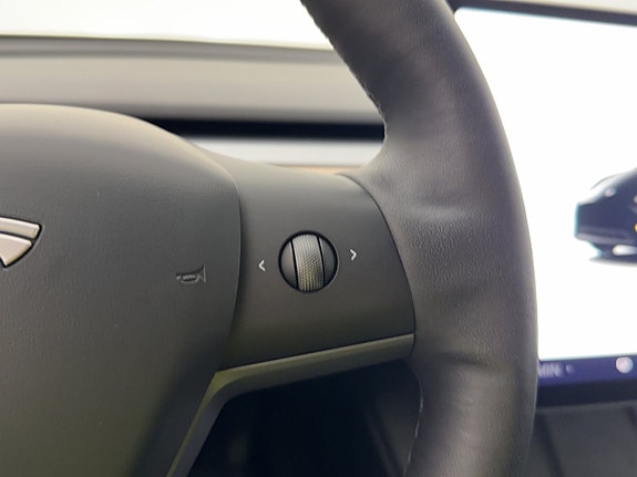 Tesla Model Y 18 of 30