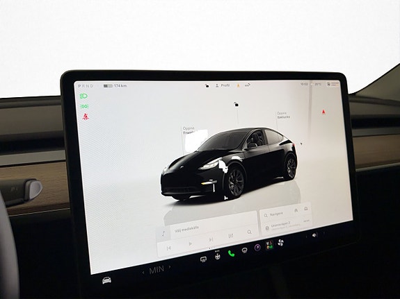Tesla Model Y 21 of 30