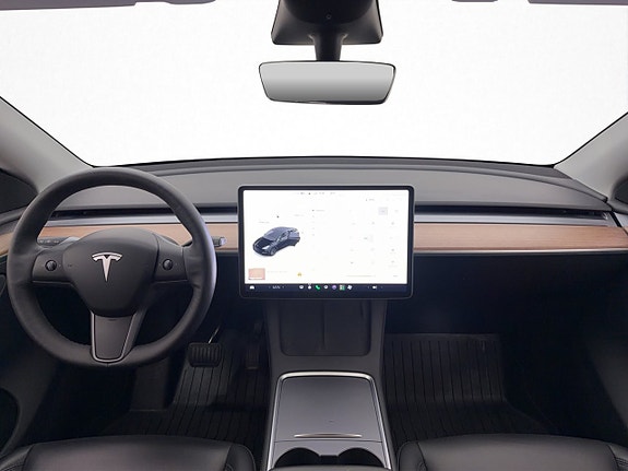 Tesla Model Y 15 of 30