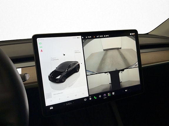 Tesla Model Y 20 of 30