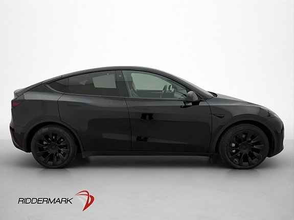 Tesla Model Y 10 of 30