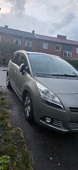 Peugeot 5008 4 of 6