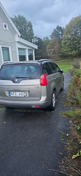 Peugeot 5008 2 of 6