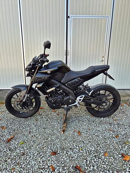 Yamaha MT125 3 of 4