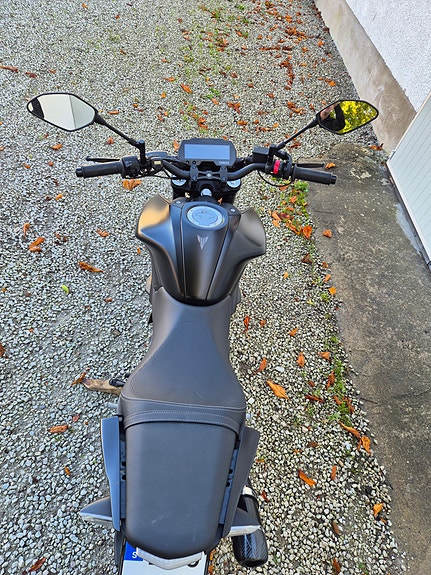 Yamaha MT125 4 of 5