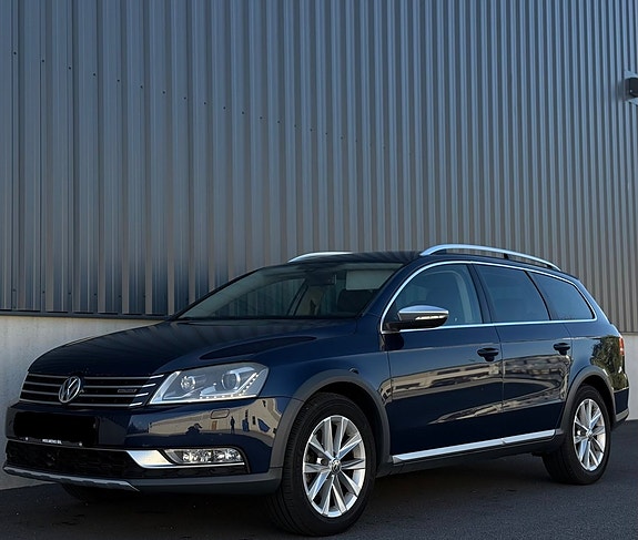 Volkswagen Passat Alltrack 2 of 14