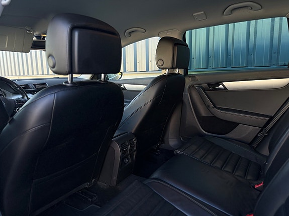 Volkswagen Passat Alltrack 12 of 14