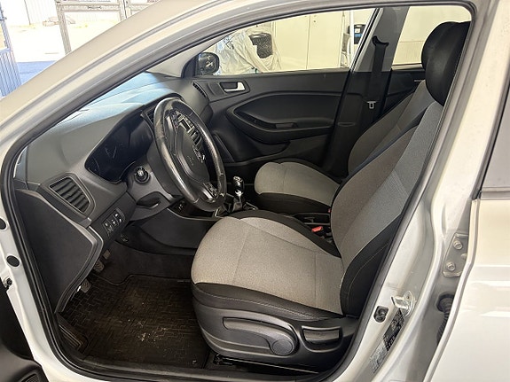 Hyundai i20 5 of 10