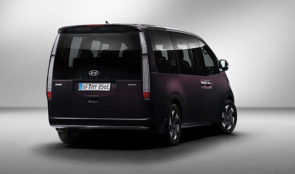 Hyundai Staria 2 of 8