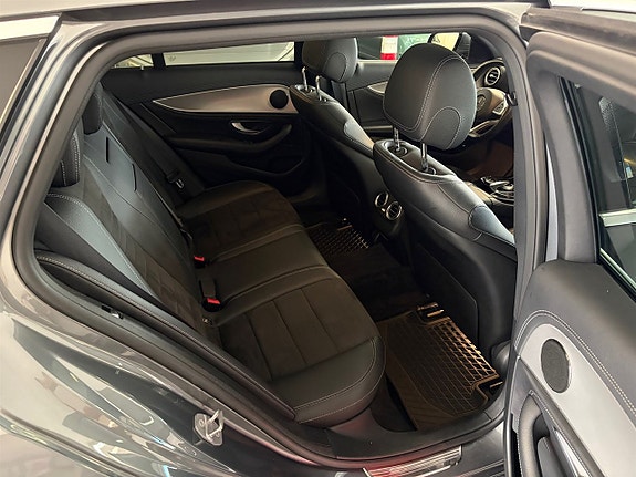 Mercedes-Benz E220 9 of 12