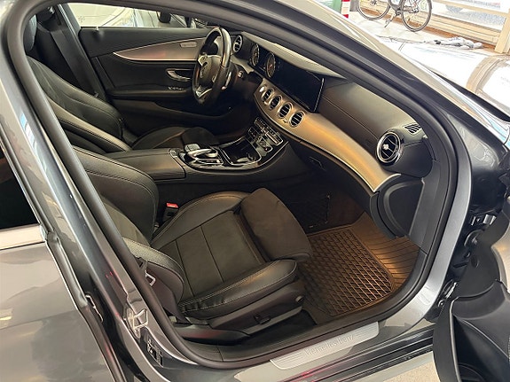 Mercedes-Benz E220 10 of 12
