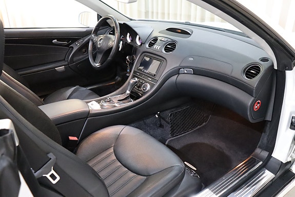 Mercedes-Benz SL350 25 of 27