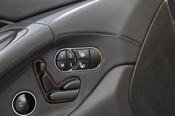 Mercedes-Benz SL350 16 of 27