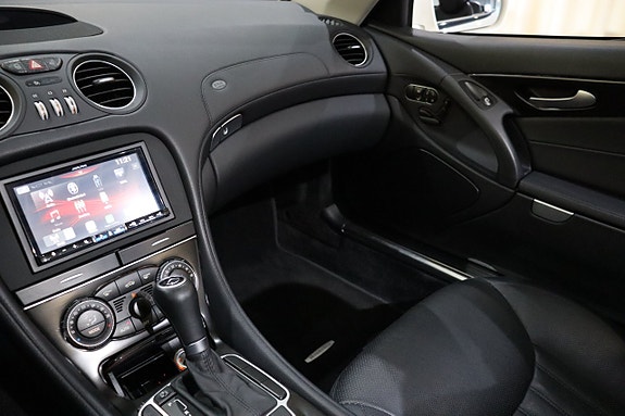 Mercedes-Benz SL350 23 of 27