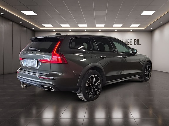 Volvo V60 Cross Country 5 of 20