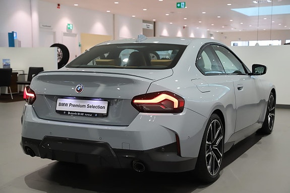 BMW 220i 7 of 12
