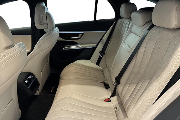 Mercedes-Benz E300 e 11 of 13