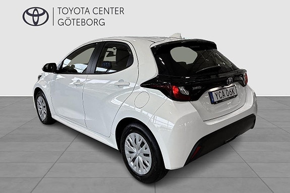 Toyota Yaris 3 of 11