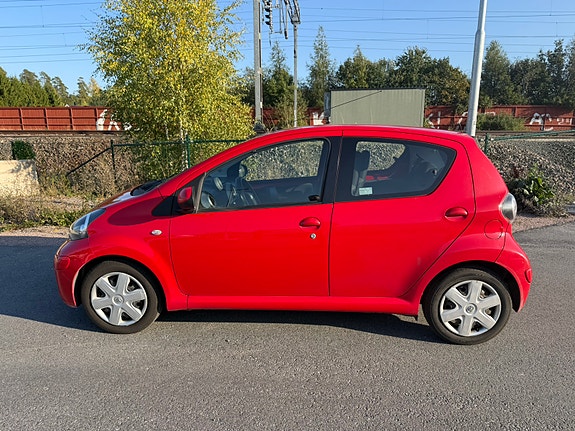 Toyota Aygo 2 of 8
