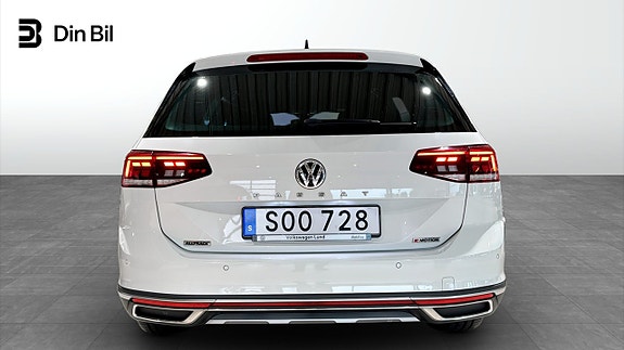 Volkswagen Passat Alltrack 5 of 13