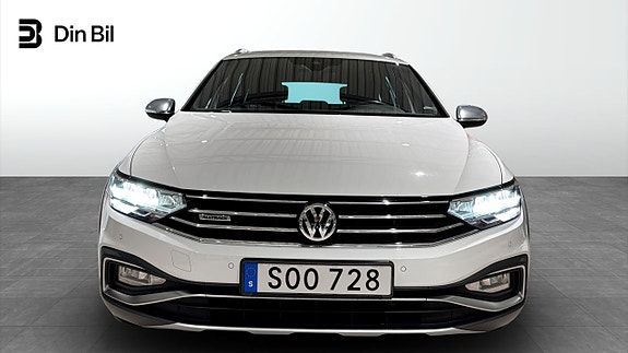 Volkswagen Passat Alltrack 4 of 13