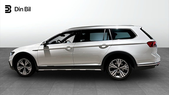 Volkswagen Passat Alltrack 2 of 13
