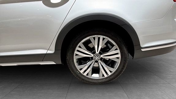 Volkswagen Passat Alltrack 6 of 13