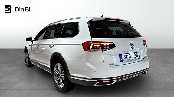 Volkswagen Passat Alltrack 3 of 13