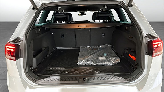 Volkswagen Passat Alltrack 12 of 13
