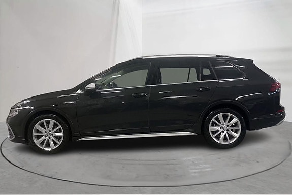 Volkswagen Golf Alltrack 2 of 18