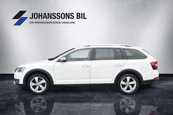 Skoda Octavia Scout 2 of 10