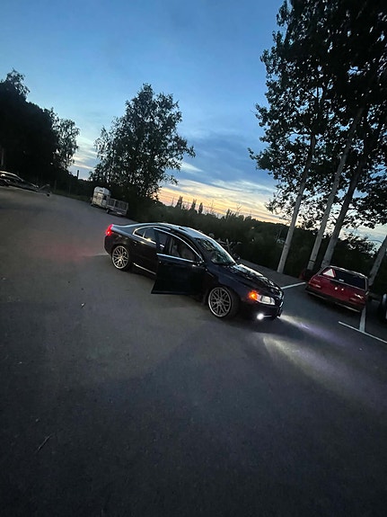 Volvo S80 3 of 4