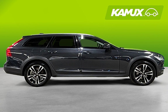 Volvo V90 Cross Country 2 of 25
