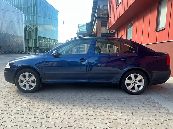 Skoda Octavia 2 of 9