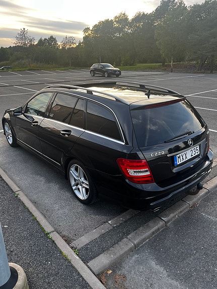 Mercedes-Benz C220 3 of 3