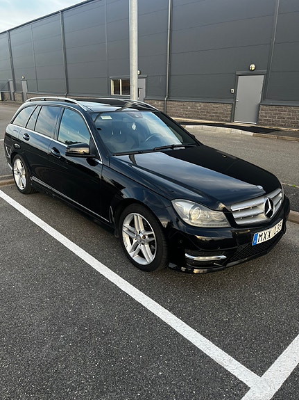 Mercedes-Benz C220 2 of 3