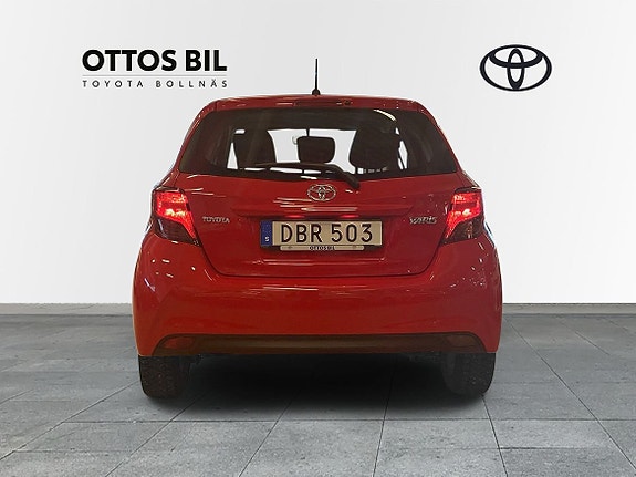 Toyota Yaris 4 of 10