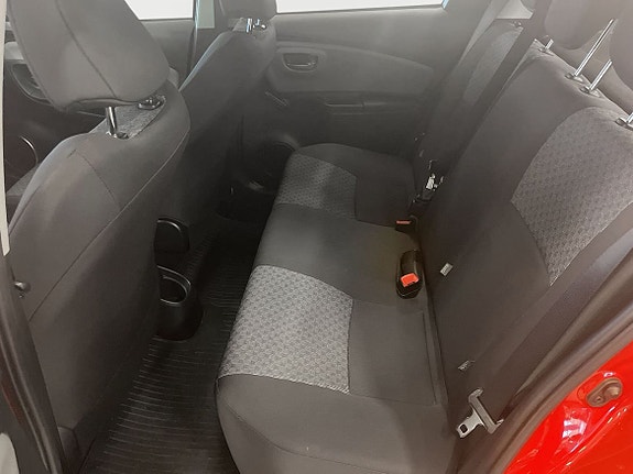 Toyota Yaris 7 of 10