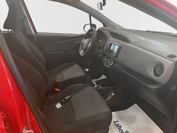 Toyota Yaris 6 of 10