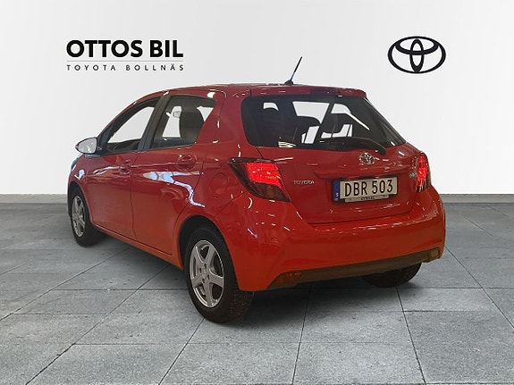 Toyota Yaris 2 of 10